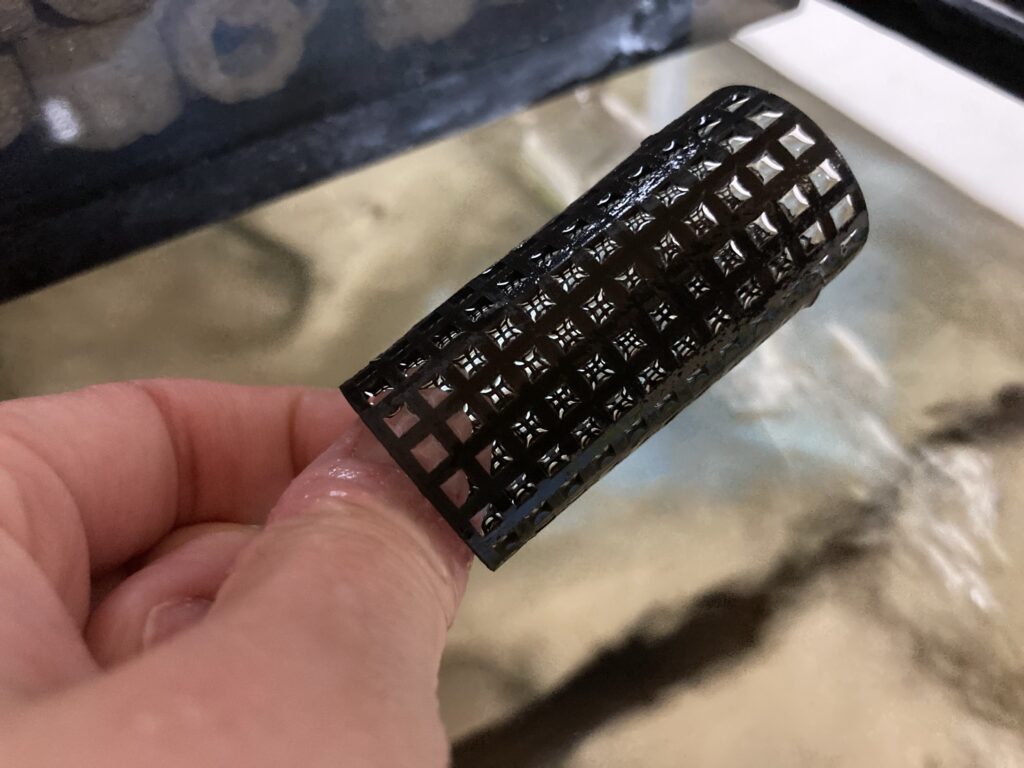 丸めた鉢底ネット